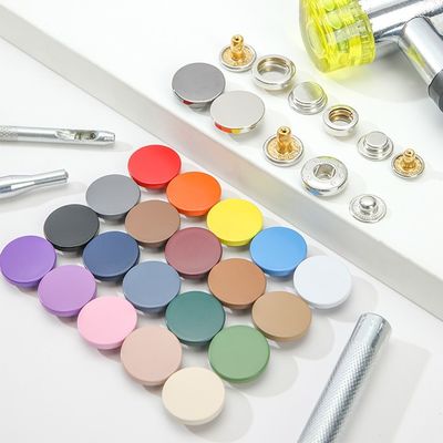 Dekorative Accessoires Rundpresse Zinklegierung Custom Metal Knopfknopf für Kleidung