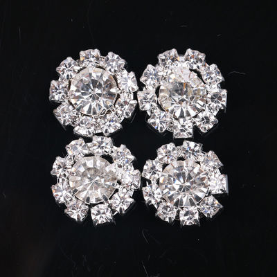 Brautmetall-Blumenform Klarfarbe Kristallknopf Luxus-Schaum Fancy Kristall-Diamantknöpfe für Kleidung