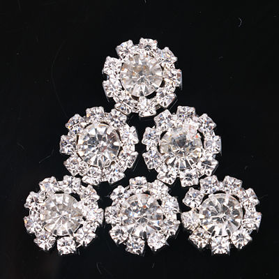 Brautmetall-Blumenform Klarfarbe Kristallknopf Luxus-Schaum Fancy Kristall-Diamantknöpfe für Kleidung