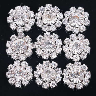 Brautmetall-Blumenform Klarfarbe Kristallknopf Luxus-Schaum Fancy Kristall-Diamantknöpfe für Kleidung