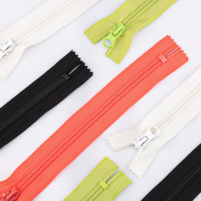 Hersteller von Nylon Reißverschlüssen Großhandel Rollen 3# 5# 8# 10# Reißverschluss Nylon Spulen Reißverschluss für Kleidung